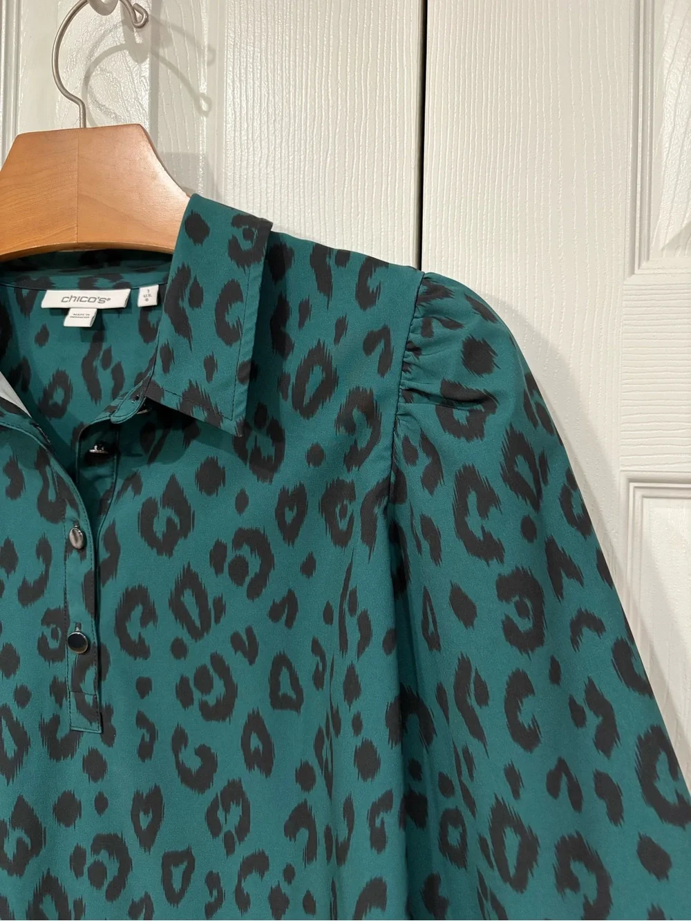 Chico's Size 1 Zenergy Neema Blouse Short Puff Sleeve Teal 8 Medium